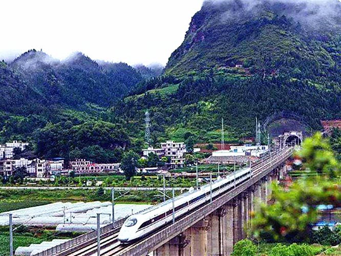 湖南耗資300億修建新高鐵，全長245公里，預(yù)計在2021年通車