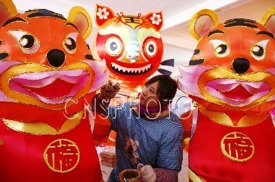 山東乳山趕制節(jié)能彩燈迎春節(jié) - 中國自貢燈會,燈會彩燈界的行業(yè)門戶網(wǎng)站,聚合彩燈企業(yè)提供最全的彩燈會燈展花車信息,搜羅展會活動信息和歷屆燈會集錦